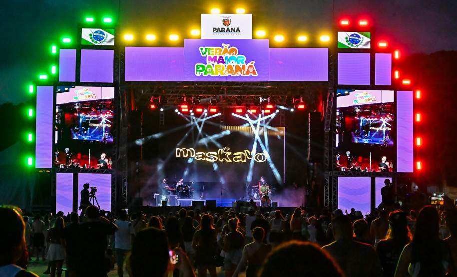 Ilha do Mel tem noite especial do Verão Maior e conquista artistas