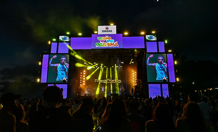 Ilha do Mel tem noite especial do Verão Maior e conquista artistas