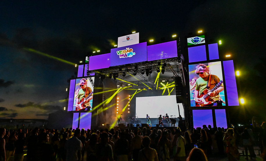 Ilha do Mel tem noite especial do Verão Maior e conquista artistas