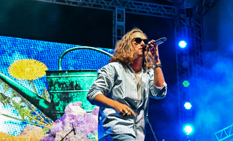 Ilha do Mel tem noite especial do Verão Maior e conquista artistas