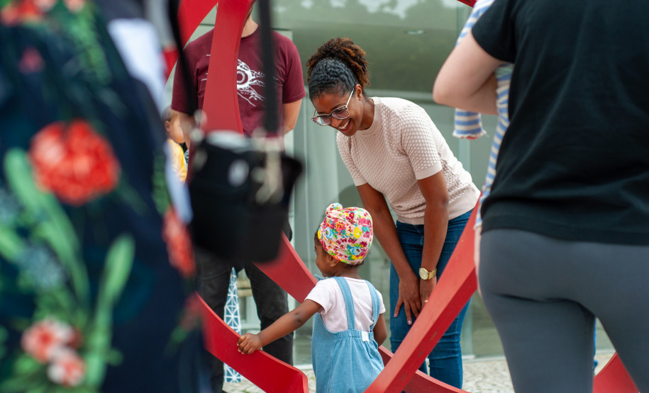 Museu Oscar Nimeyer promove oficina para bebês de 12 a 24 meses no mês de março