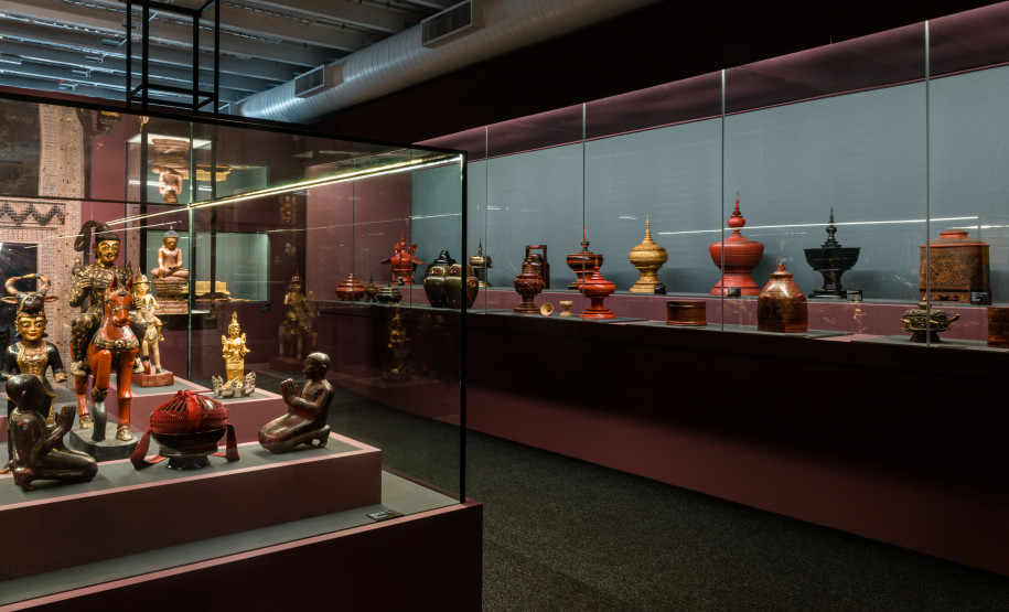 Em visitas guiadas, visitante pode conhecer arquitetura e exposição do acervo do MON