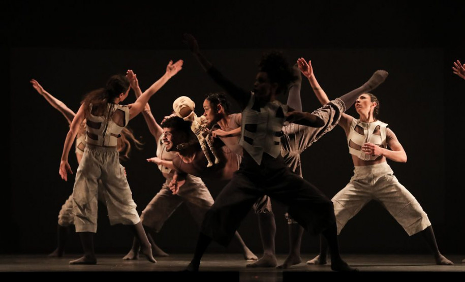 Orquestra Sinfônica e Balé Teatro Guaíra abrem inscrições para músicos e bailarinos