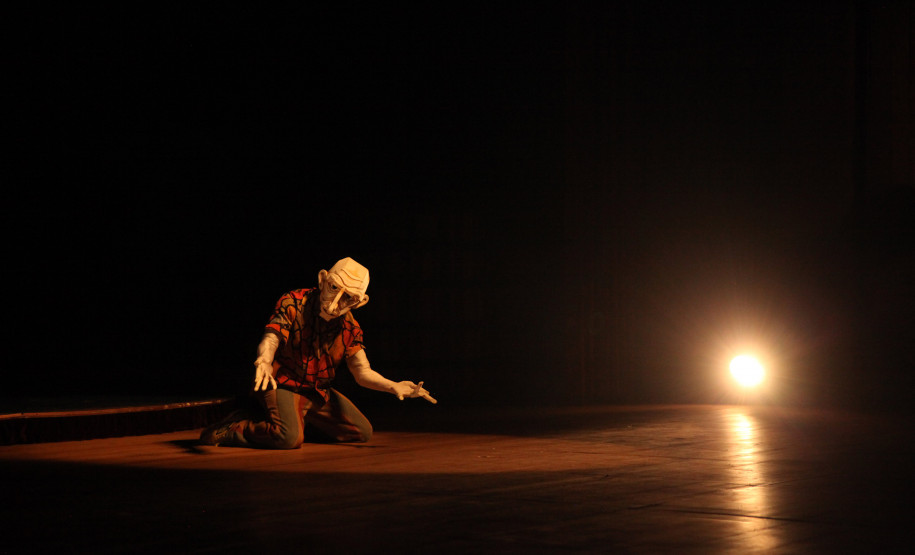 G2 Cia de Dança emociona 450 pessoas em apresentação gratuita em Maringá