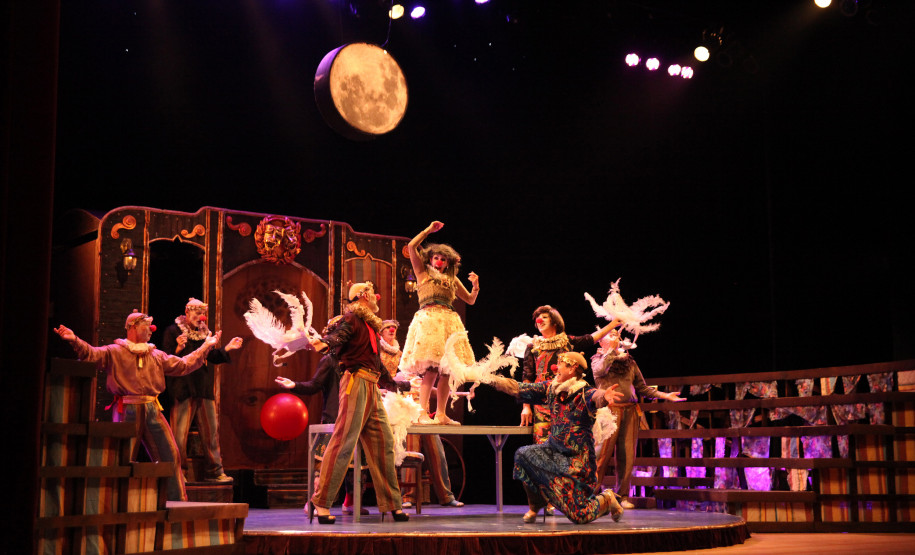 G2 Cia de Dança emociona 450 pessoas em apresentação gratuita em Maringá