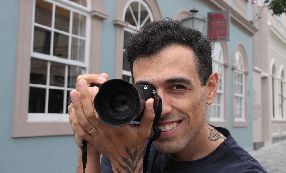 Cursos de arte da Academia Alfredo Andersen reúnem amadores e especialistas