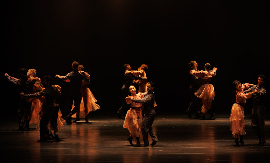 Tempo de Movimento: Balé Teatro Guaíra abre temporada 2026 com plateia lotada