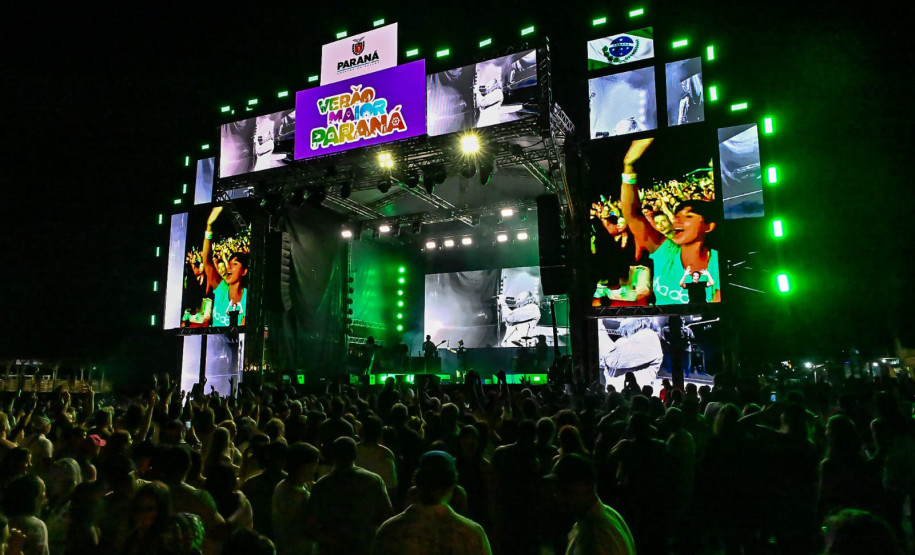 Ilha do Mel tem noite especial do Verão Maior e conquista artistas