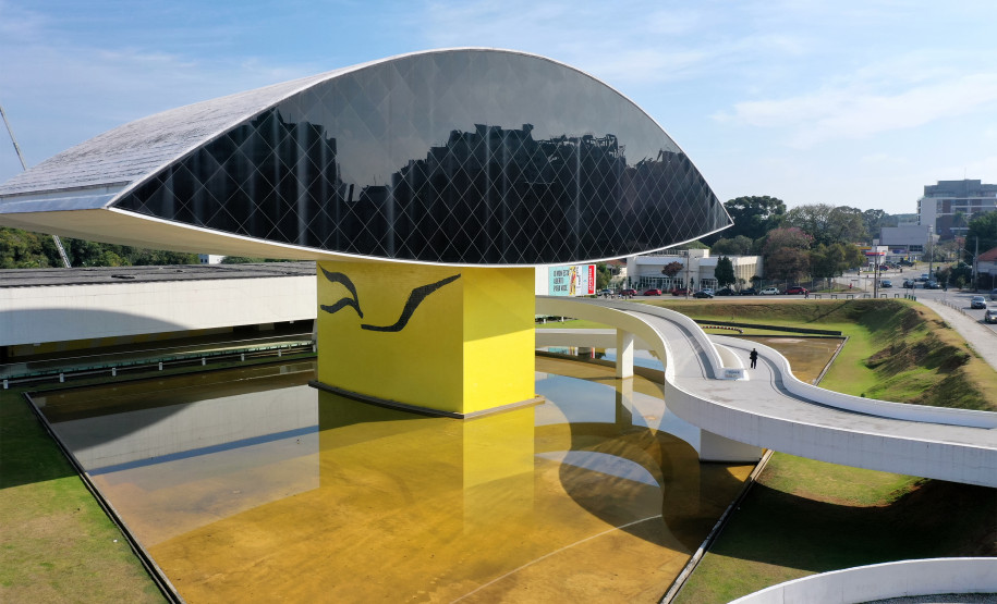 Museu Oscar Niemeyer promove oficina de modelagem em argila em abril