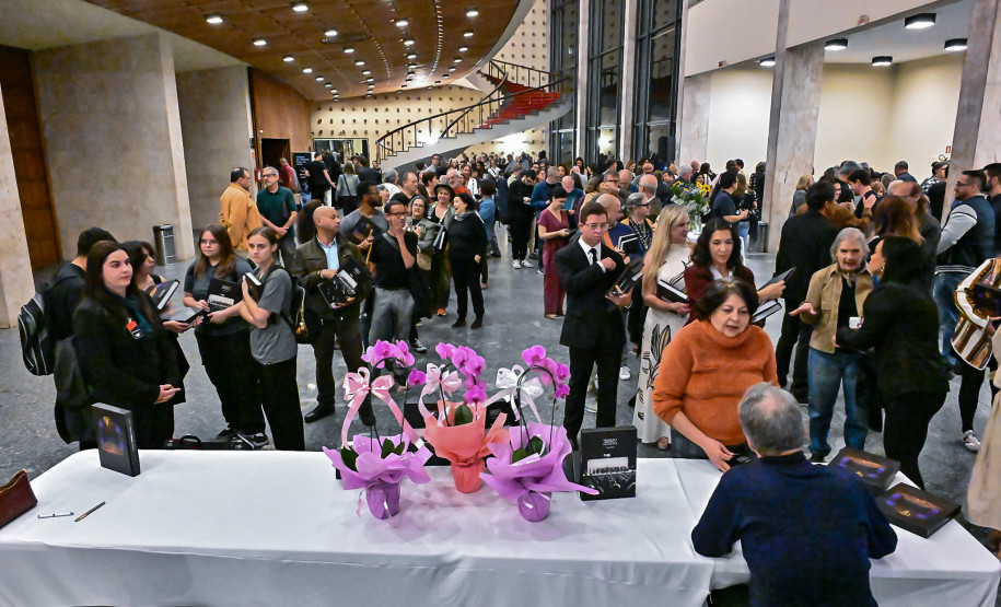 40 anos: mais de 500 pessoas prestigiam lançamento do livro sobre a Orquestra Sinfônica do Paraná