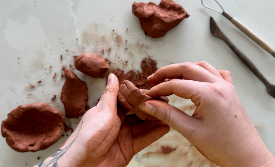 Museu Oscar Niemeyer promove oficina de modelagem em argila em abril