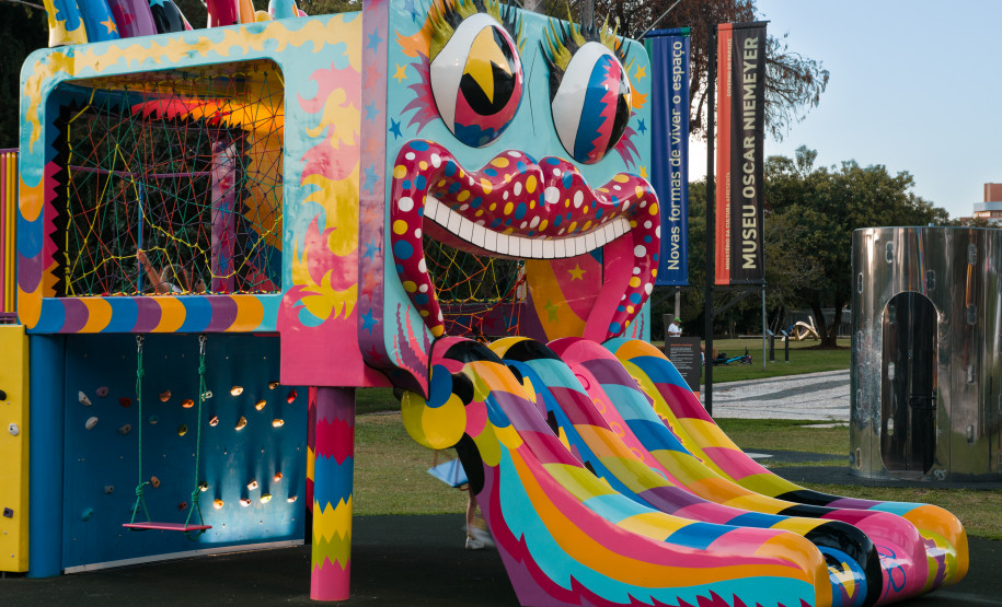 MON inaugura obra nova na área externa e promove "caça às artes" com prêmios no sábado