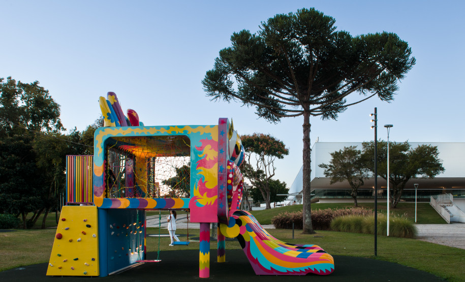 MON inaugura obra nova na área externa e promove "caça às artes" com prêmios no sábado