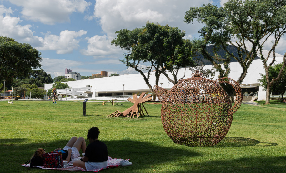 MON inaugura obra nova na área externa e promove "caça às artes" com prêmios no sábado