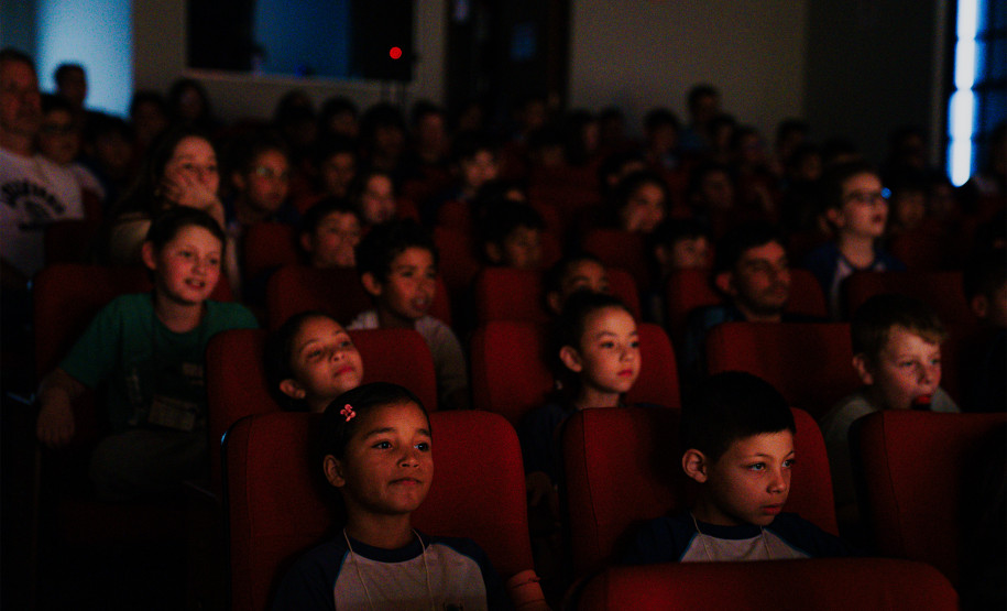 Programa Crianças no Teatro volta a circular e leva cultura de graça a cidades do Paraná
