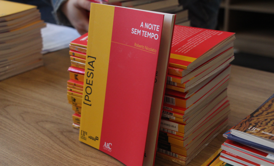 Biblioteca Pública do Paraná participa de festa literária da OAB Paraná com distribuição gratuita de livros