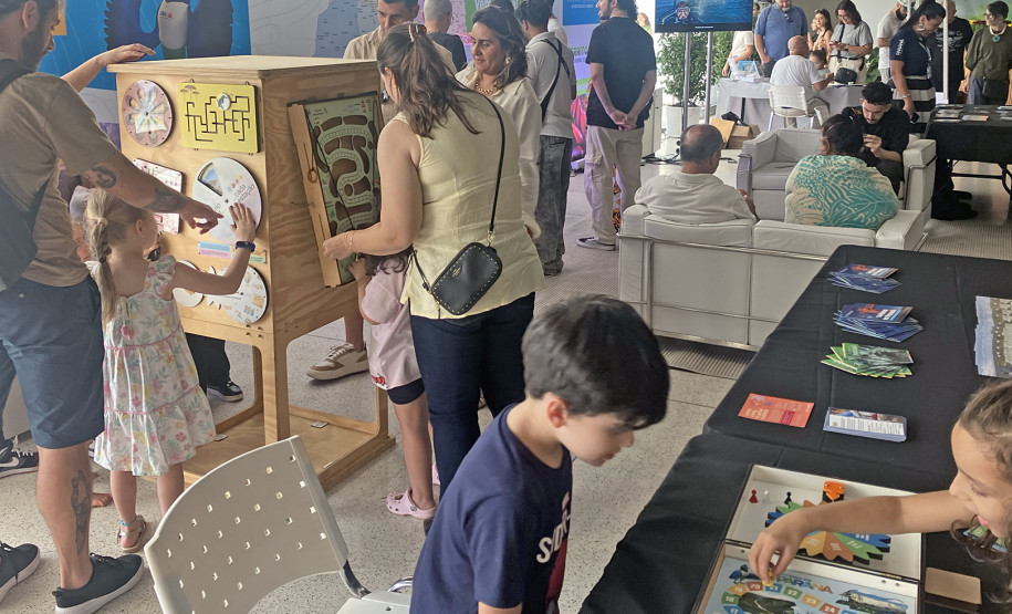 Estado leva cultura e turismo à primeira edição da Festa Literária do Paraná