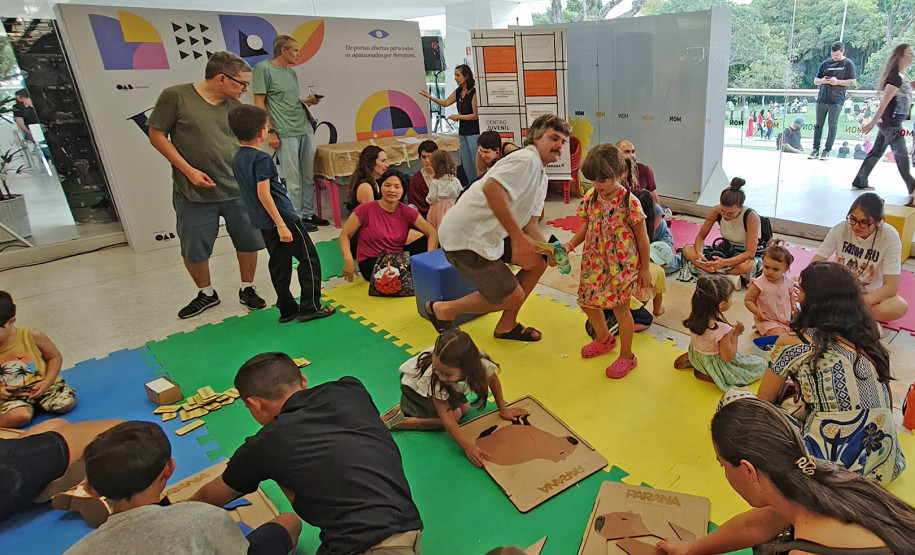 Estado leva cultura e turismo à primeira edição da Festa Literária do Paraná