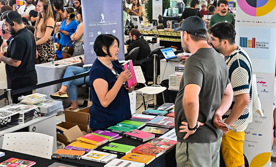 Estado leva cultura e turismo à primeira edição da Festa Literária do Paraná