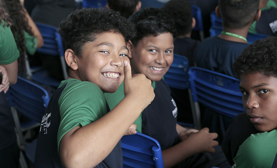 Arte para todos: Escola de Dança Teatro Guaíra se apresenta em escola de Curitiba
