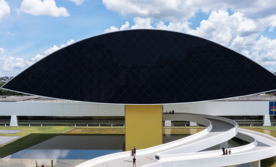 Museu Oscar Niemeyer estará aberto na próxima segunda-feira