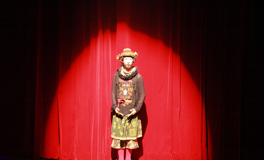 G2 Cia de Dança lota teatro e levanta a plateia em Francisco Beltrão, no Sudoeste