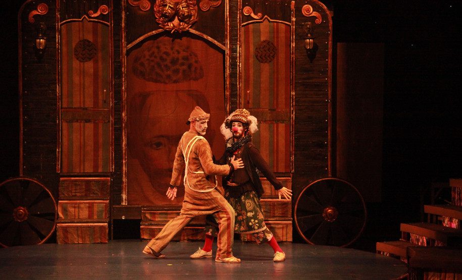 G2 Cia de Dança lota teatro e levanta a plateia em Francisco Beltrão, no Sudoeste