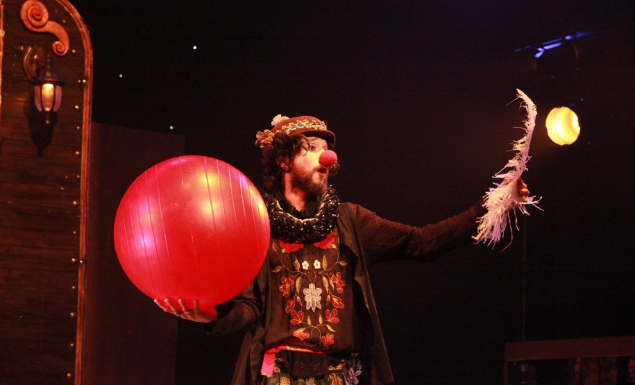G2 Cia de Dança lota teatro e levanta a plateia em Francisco Beltrão, no Sudoeste