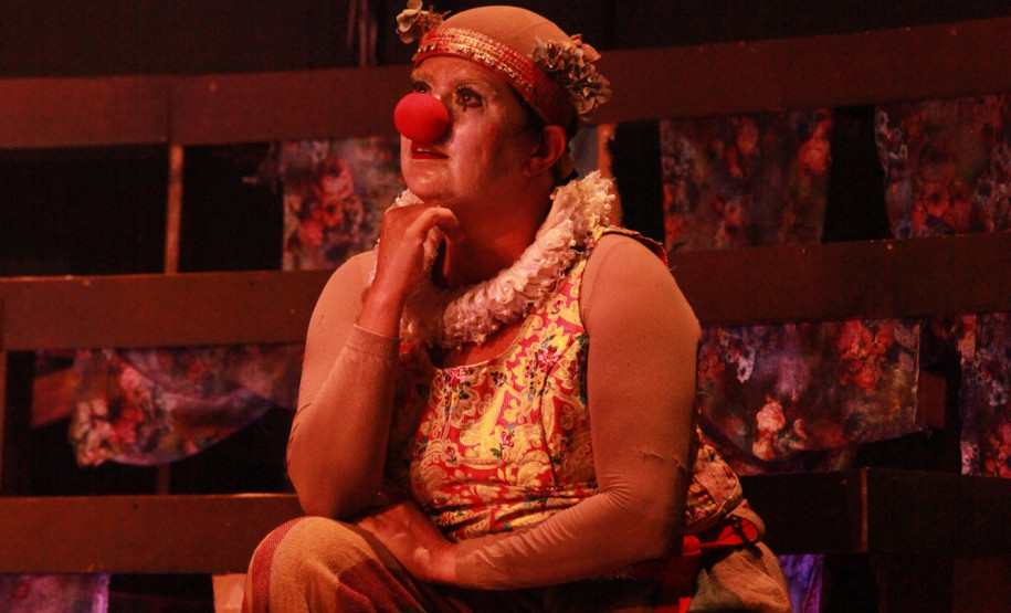 G2 Cia de Dança lota teatro e levanta a plateia em Francisco Beltrão, no Sudoeste