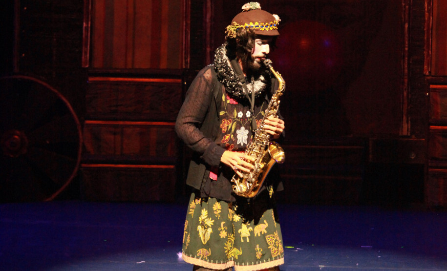 G2 Cia de Dança lota teatro e levanta a plateia em Francisco Beltrão, no Sudoeste