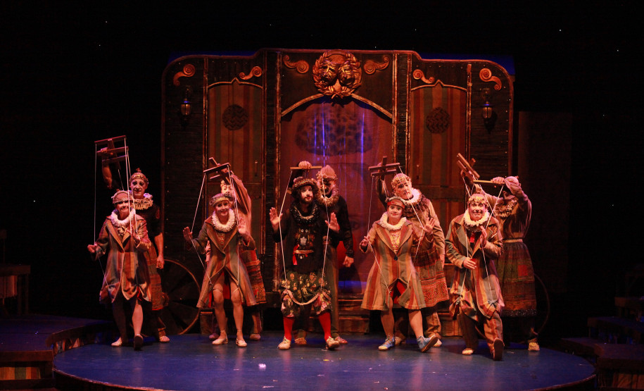 G2 Cia de Dança lota teatro e levanta a plateia em Francisco Beltrão, no Sudoeste