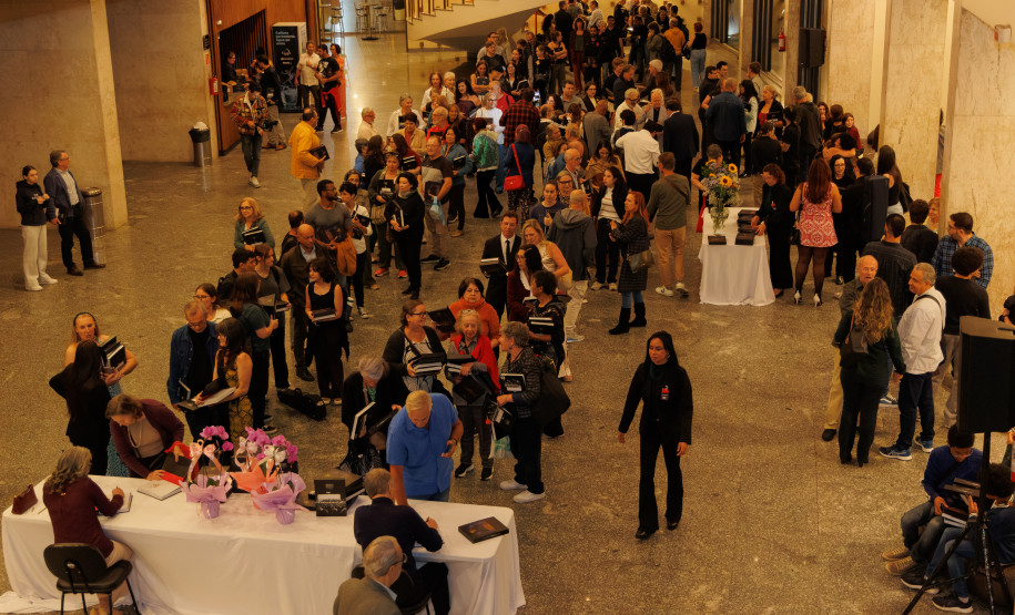 40 anos: mais de 500 pessoas prestigiam lançamento do livro sobre a Orquestra Sinfônica do Paraná