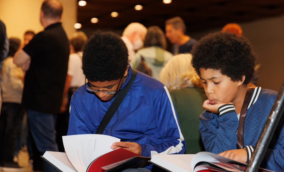 40 anos: mais de 500 pessoas prestigiam lançamento do livro sobre a Orquestra Sinfônica do Paraná