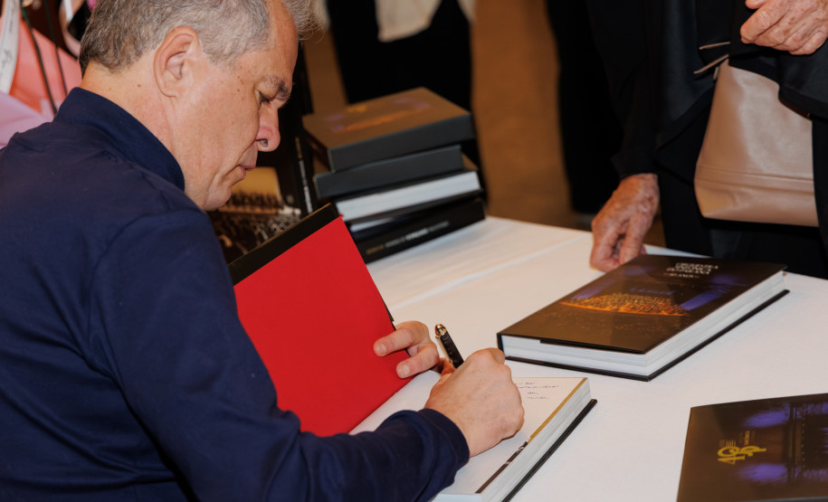 40 anos: mais de 500 pessoas prestigiam lançamento do livro sobre a Orquestra Sinfônica do Paraná