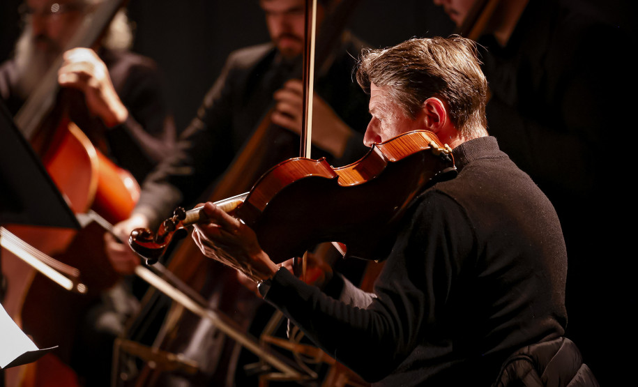 Orquestra Sinfônica do Paraná encanta crianças em concerto didático em Araucária