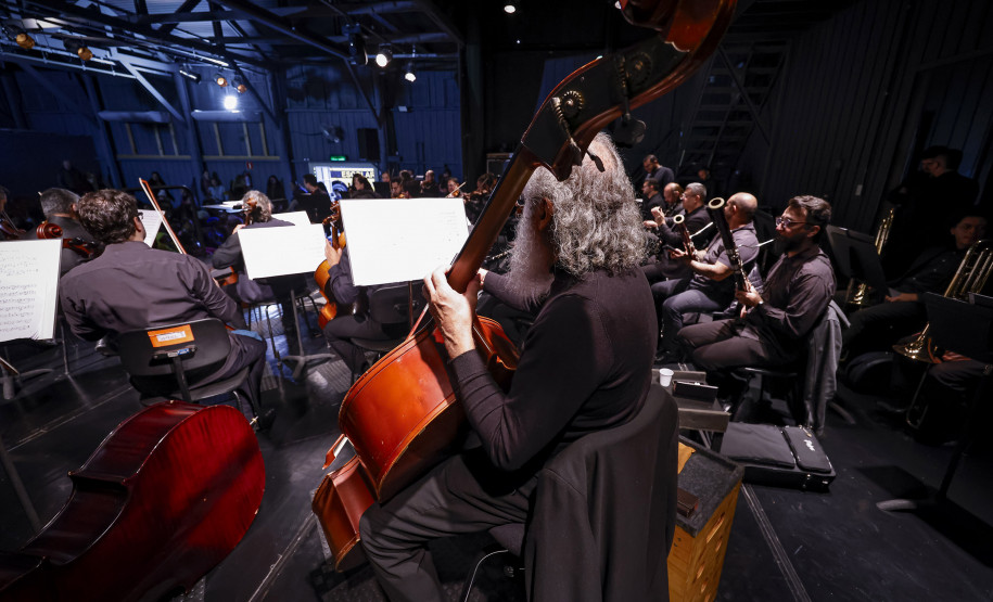 Orquestra Sinfônica do Paraná encanta crianças em concerto didático em Araucária
