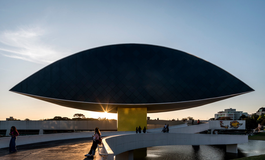 Museu Oscar Niemeyer divulga datas das visitas guiadas no mês de maio