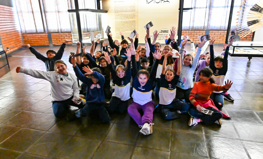 Patrimônio, memória e descoberta: 200 alunos visitam o Museu Satélite MUPA Pato Branco