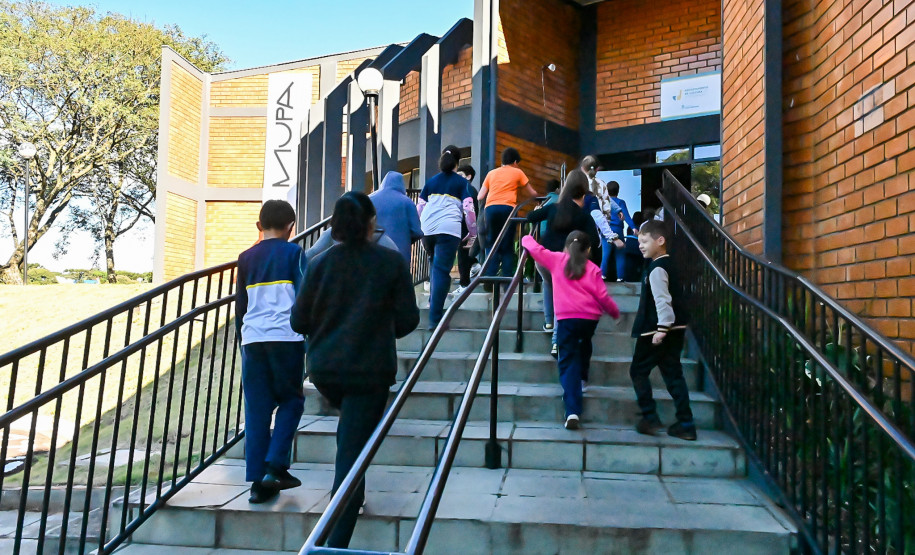 Patrimônio, memória e descoberta: 200 alunos visitam o Museu Satélite MUPA Pato Branco