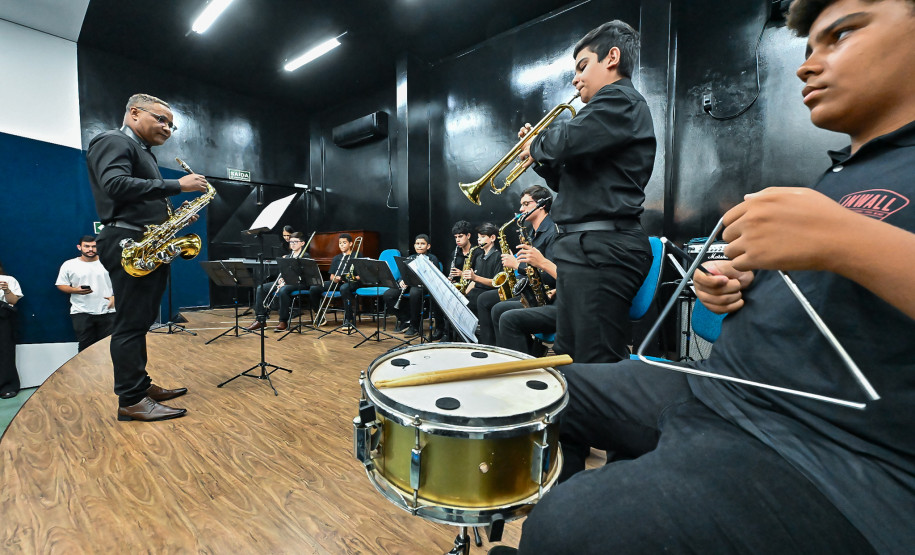 Estado amplia incentivo à musicalização com entrega de instrumentos em Campo Mourão
