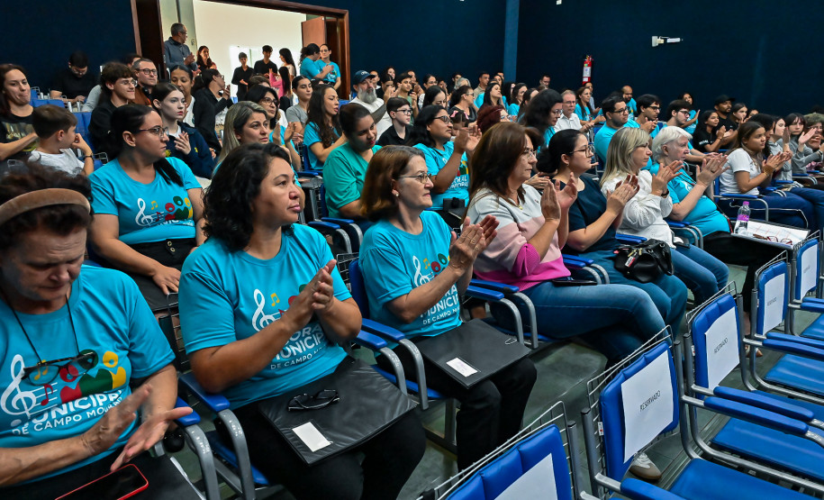 Estado amplia incentivo à musicalização com entrega de instrumentos em Campo Mourão