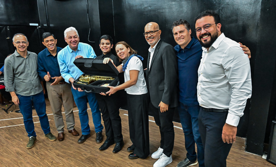 Estado amplia incentivo à musicalização com entrega de instrumentos em Campo Mourão