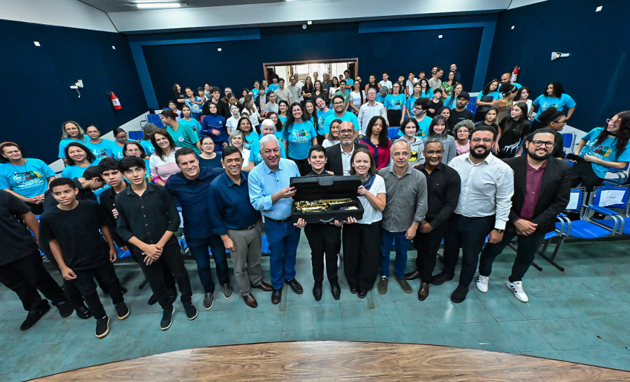 Estado amplia incentivo à musicalização com entrega de instrumentos em Campo Mourão