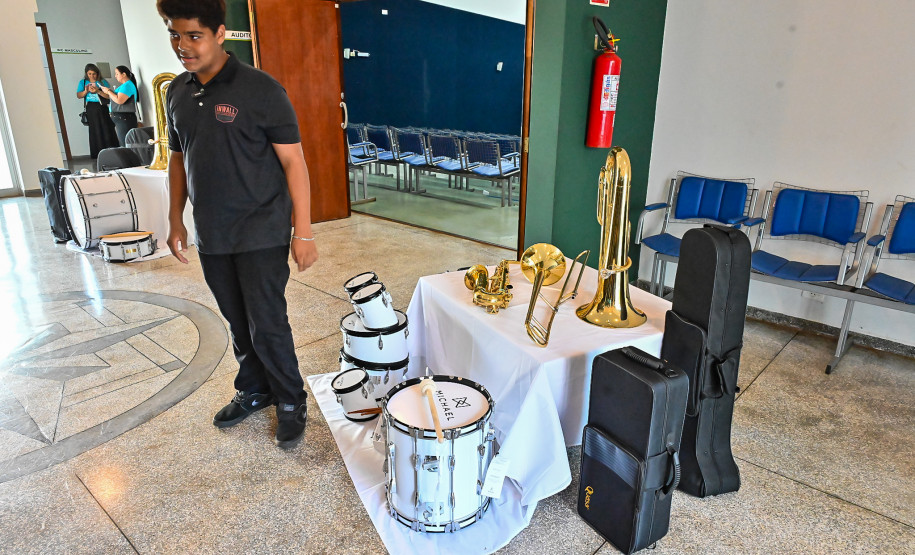 Estado amplia incentivo à musicalização com entrega de instrumentos em Campo Mourão
