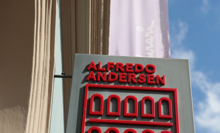 Nova residente artística investiga a história e arquitetura do Museu Alfredo Andersen