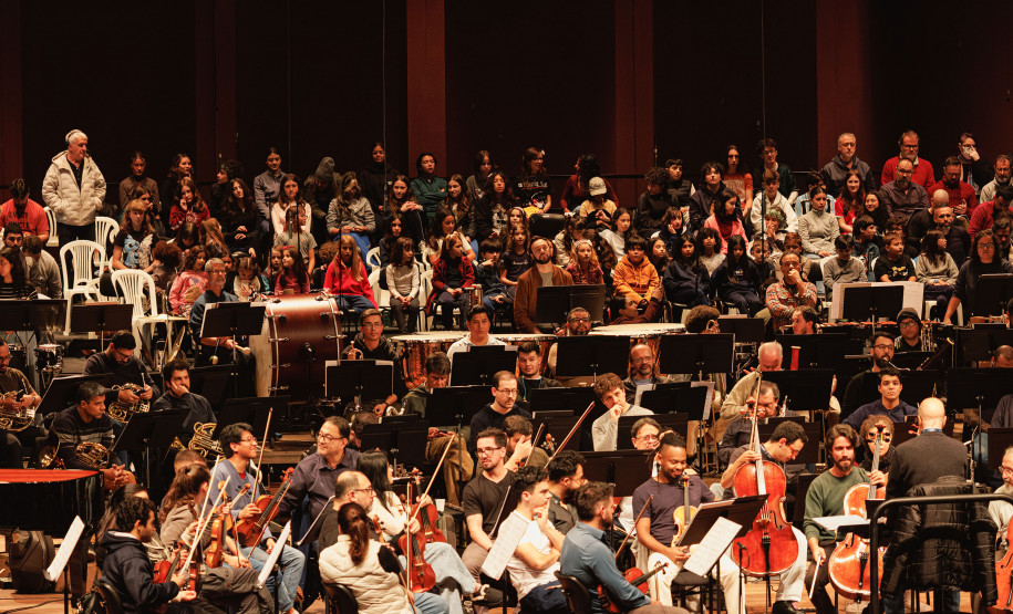 Projeto grandioso: concerto dos 41 anos da OSP mobiliza 230 artistas e crianças no Guairão