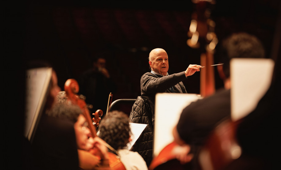 Projeto grandioso: concerto dos 41 anos da OSP mobiliza 230 artistas e crianças no Guairão