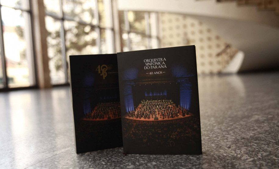 Academia Paranaense de Letras recebe livro sobre os 40 anos da Orquestra Sinfônica