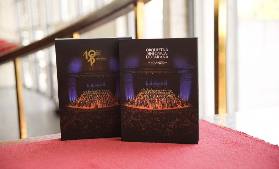 Academia Paranaense de Letras recebe livro sobre os 40 anos da Orquestra Sinfônica