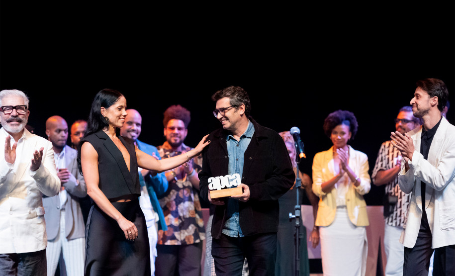 Balé Teatro Guaíra recebe Prêmio APCA em São Paulo